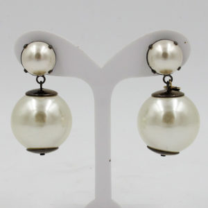 orecchini pendenti con perle