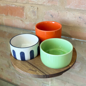 Set 3 ciotoline in ceramica con vassoio in legno di acacia
